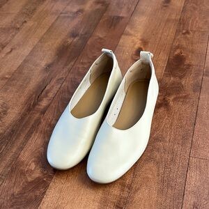 Everlane Cream Flats - Fit like 8.5